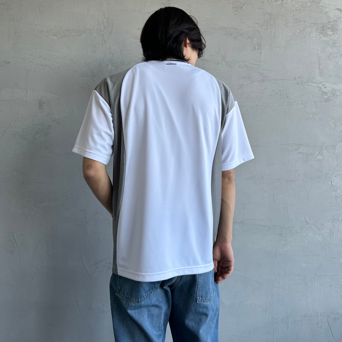 UMBRO [アンブロ] 別注 メッシュ切替 ゲームTシャツ [KBT101-NK-02-JF] WHITE&&モデル身長：179cm 着用サイズ：L&&