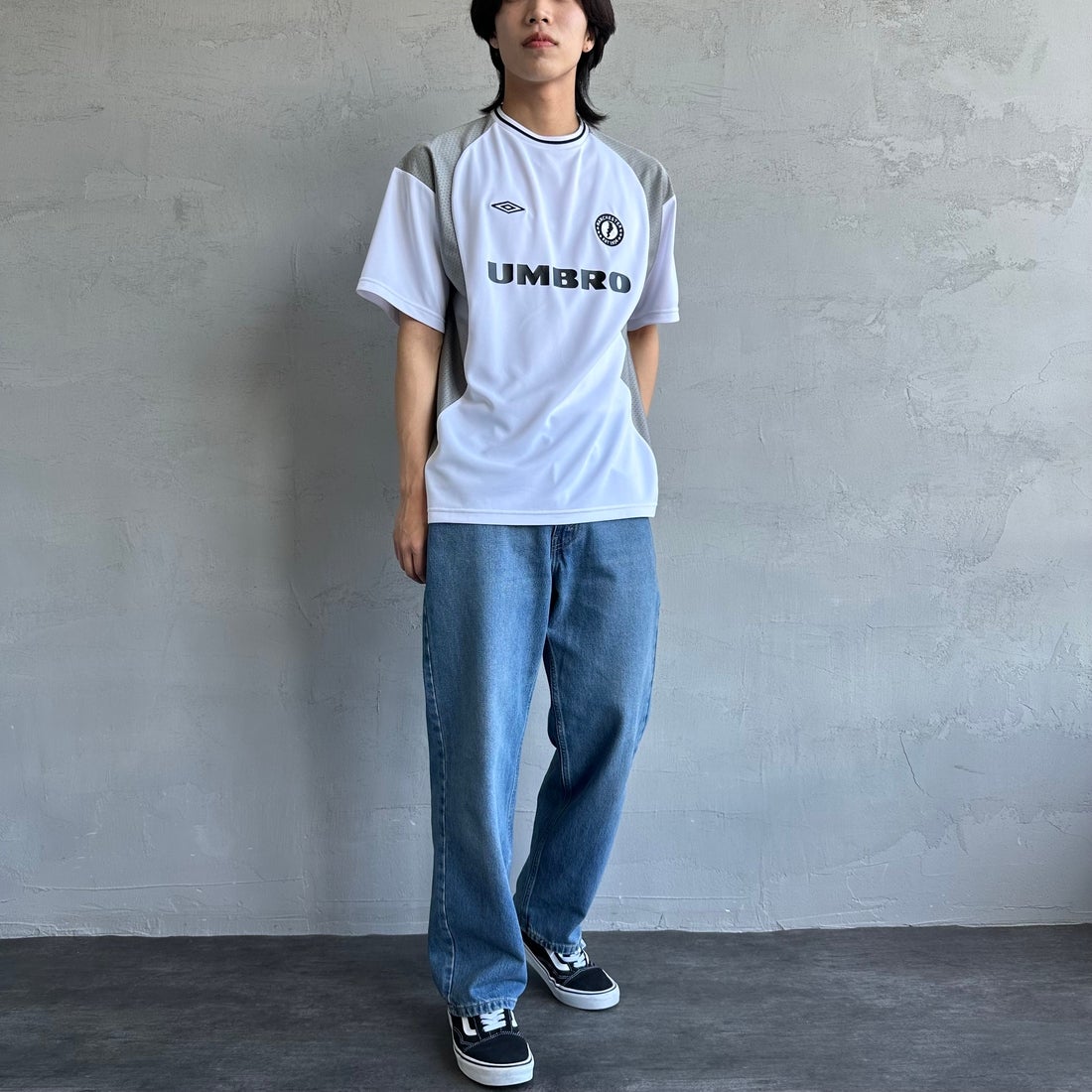 UMBRO [アンブロ] 別注 メッシュ切替 ゲームTシャツ [KBT101-NK-02-JF] WHITE&&モデル身長：179cm 着用サイズ：L&&