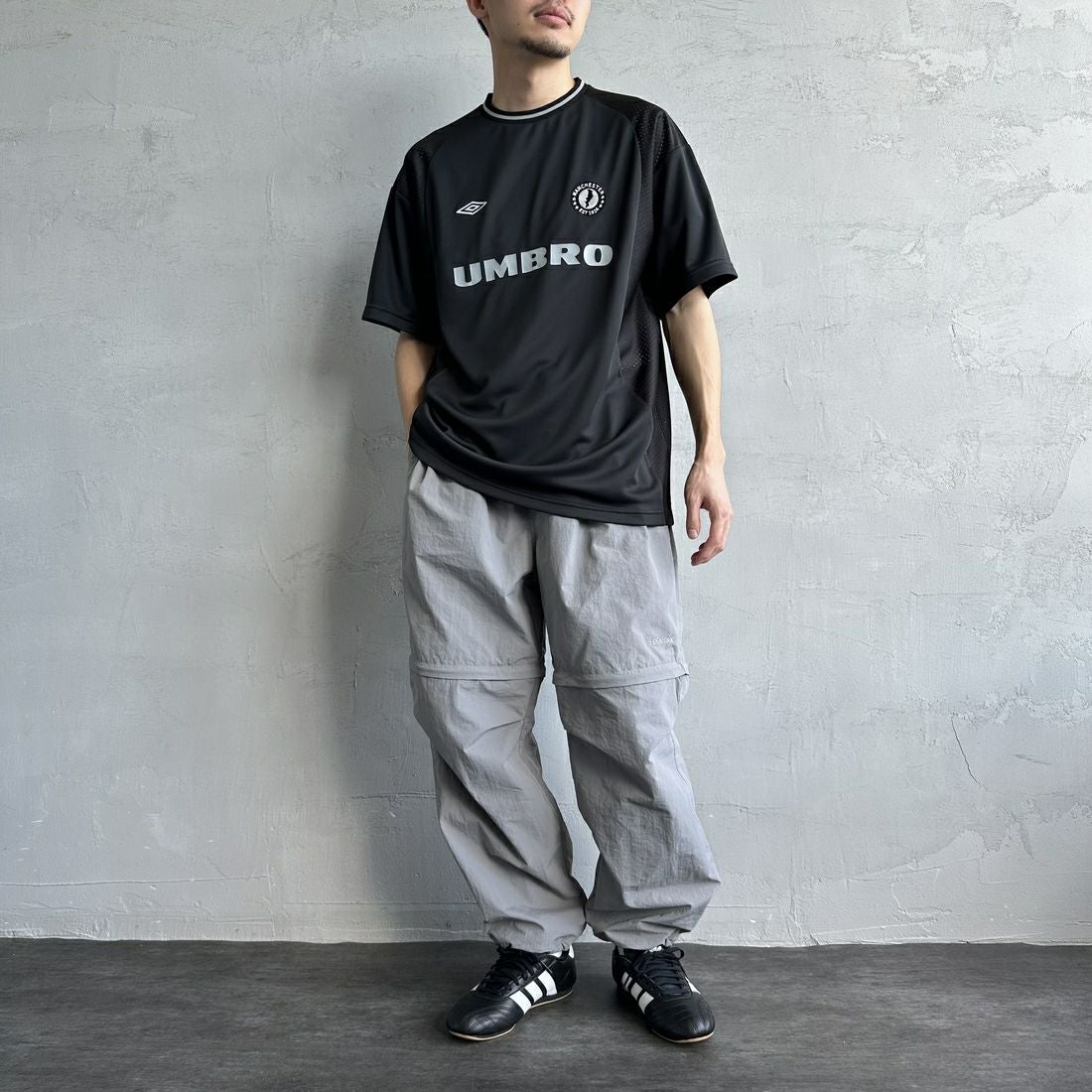 UMBRO [アンブロ] 別注 メッシュ切替 ゲームTシャツ [KBT101-NK-02-JF] BLACK &&モデル身長：168cm 着用サイズ：L&&