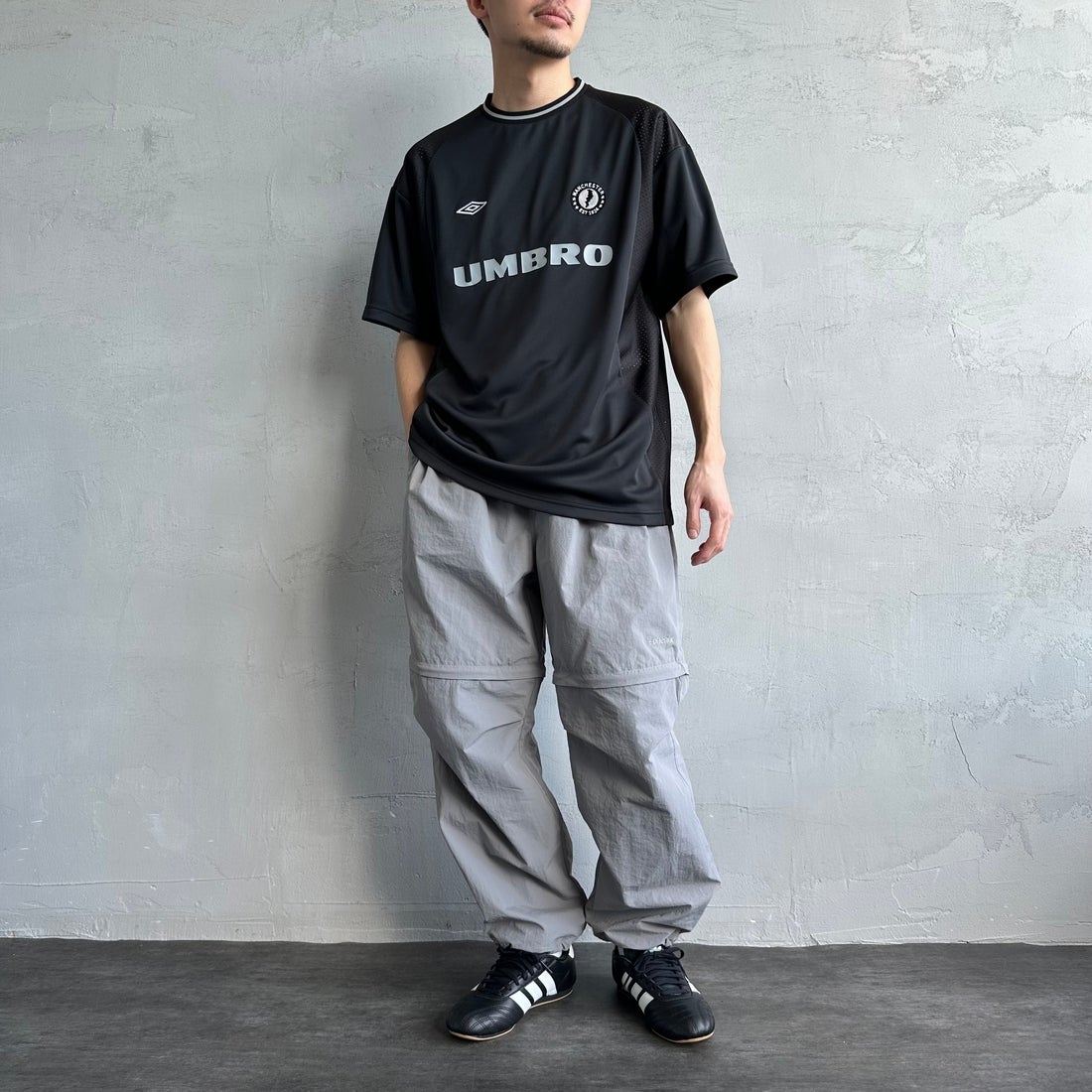 UMBRO [アンブロ] 別注 メッシュ切替 ゲームTシャツ [KBT101-NK-02-JF] BLACK &&モデル身長：168cm 着用サイズ：L&&