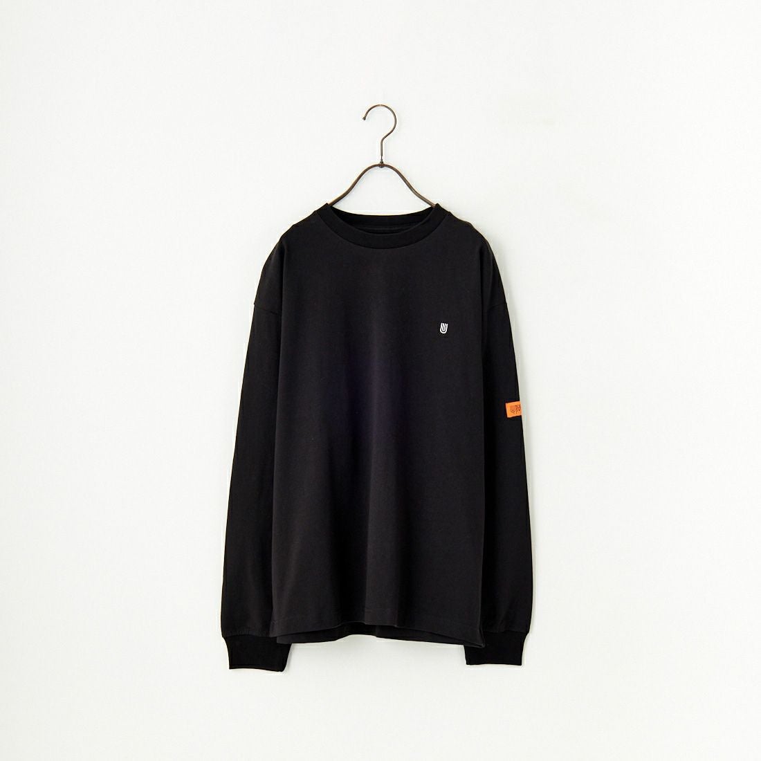 UNIVERSAL OVERALL [ユニバーサルオーバーオール] 別注 ワンポイントロゴ刺繍 ロングスリーブTシャツ [U2513215IN-JF] BLACK