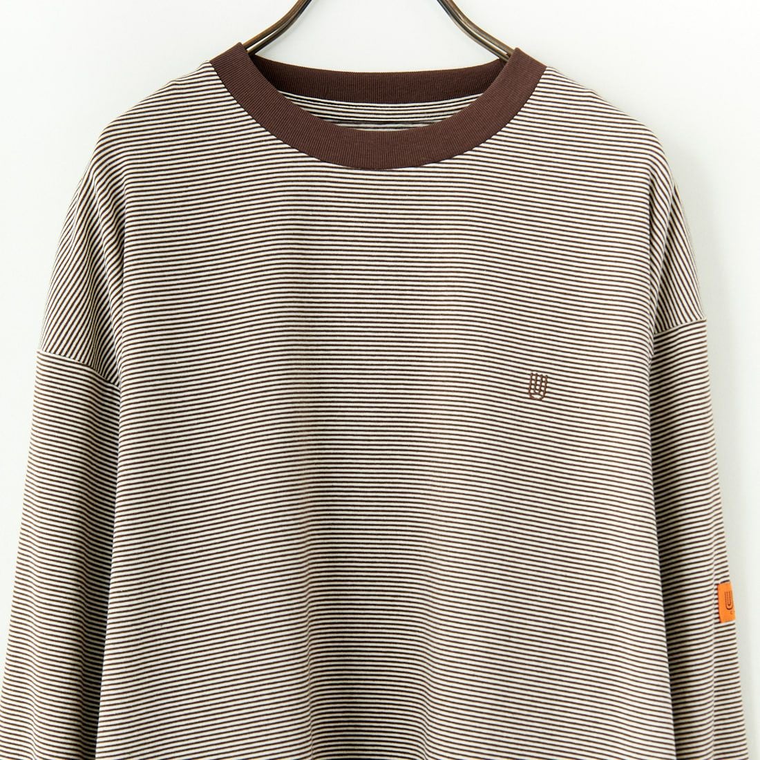UNIVERSAL OVERALL [ユニバーサルオーバーオール] 別注 ワンポイントロゴ刺繍 ロングスリーブTシャツ [U2513215IN-JF] BROWN BDR
