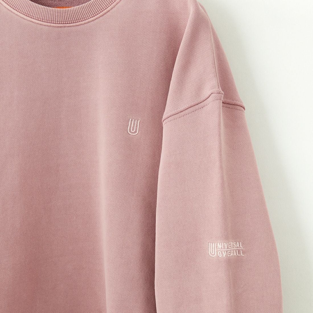 UNIVERSAL OVERALL [ユニバーサルオーバーオール] 別注 ピグメント染め ワンポイントロゴ刺繍クルーネックスウェット [U2511228IN-JF] PINK