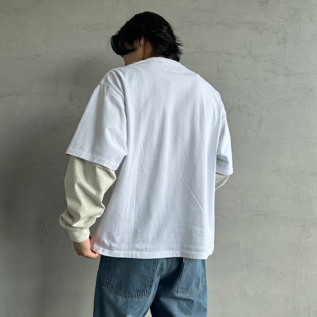 UNIVERSAL OVERALL [ユニバーサルオーバーオール] 別注 フェイクレイヤードカットソー [U2513220IN-JF] WHITE/OAT &&モデル身長：179cm 着用サイズ：L&&