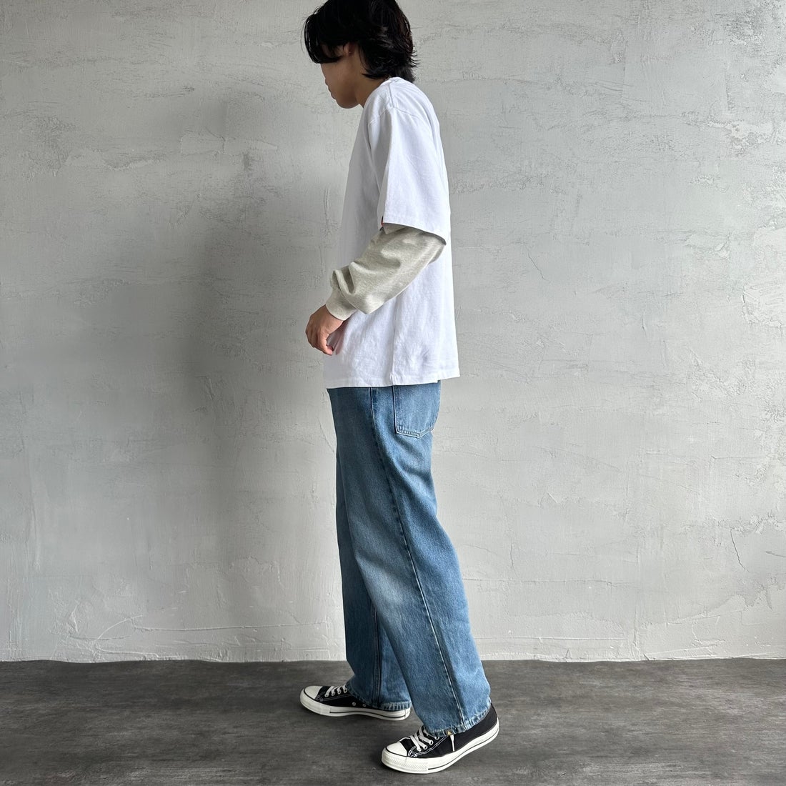 UNIVERSAL OVERALL [ユニバーサルオーバーオール] 別注 フェイクレイヤードカットソー [U2513220IN-JF] WHITE/OAT &&モデル身長：179cm 着用サイズ：L&&