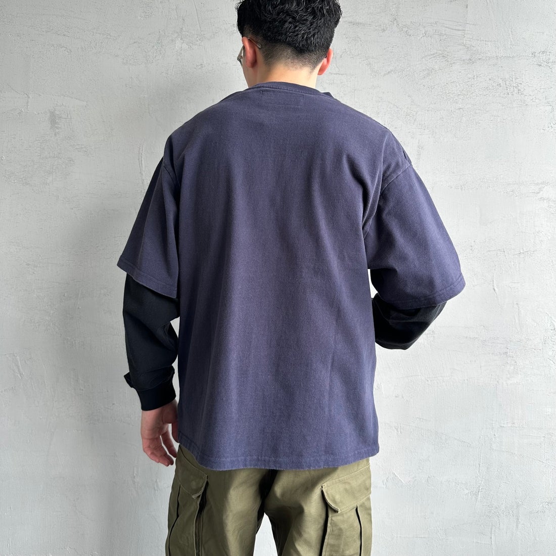 UNIVERSAL OVERALL [ユニバーサルオーバーオール] 別注 フェイクレイヤードカットソー [U2513220IN-JF] NAVY/BLACK &&モデル身長：168cm 着用サイズ：M&&