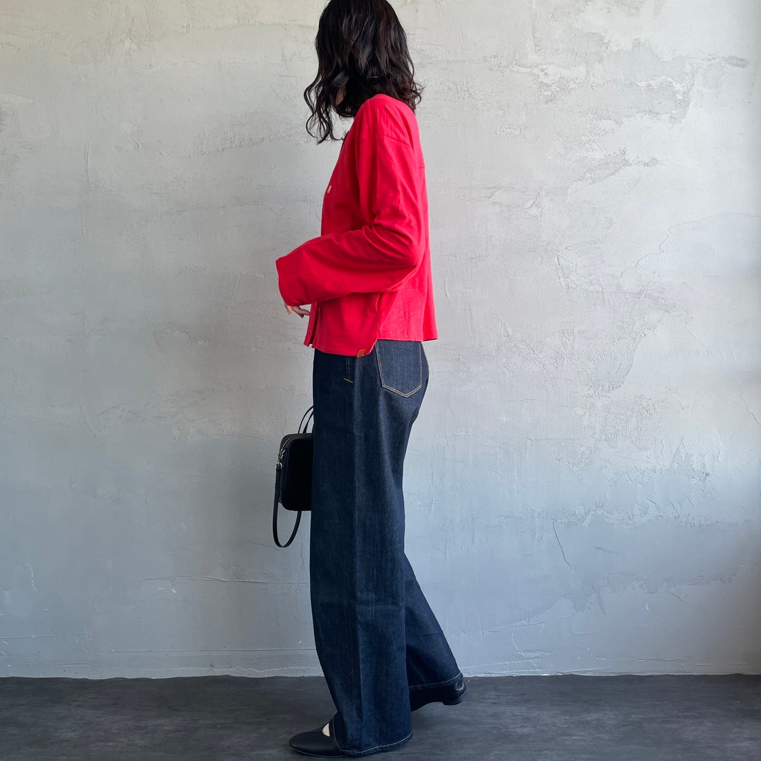 UNIVERSAL OVERALL [ユニバーサルオーバーオール] 別注 スラブカットカーディガン [U2512251IN-JF] RED &&モデル身長：160cm 着用サイズ：F&&