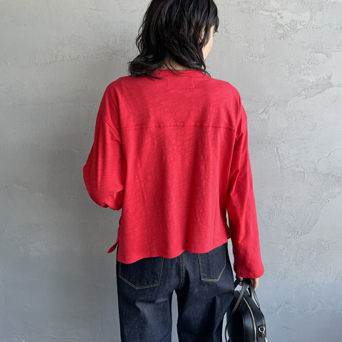 UNIVERSAL OVERALL [ユニバーサルオーバーオール] 別注 スラブカットカーディガン [U2512251IN-JF] RED &&モデル身長：160cm 着用サイズ：F&&
