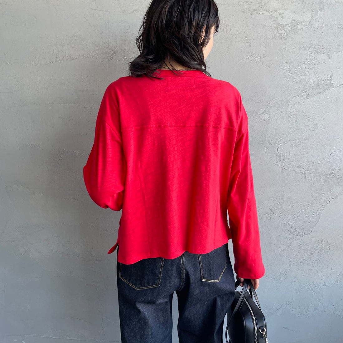 UNIVERSAL OVERALL [ユニバーサルオーバーオール] 別注 スラブカットカーディガン [U2512251IN-JF] RED &&モデル身長：160cm 着用サイズ：F&&