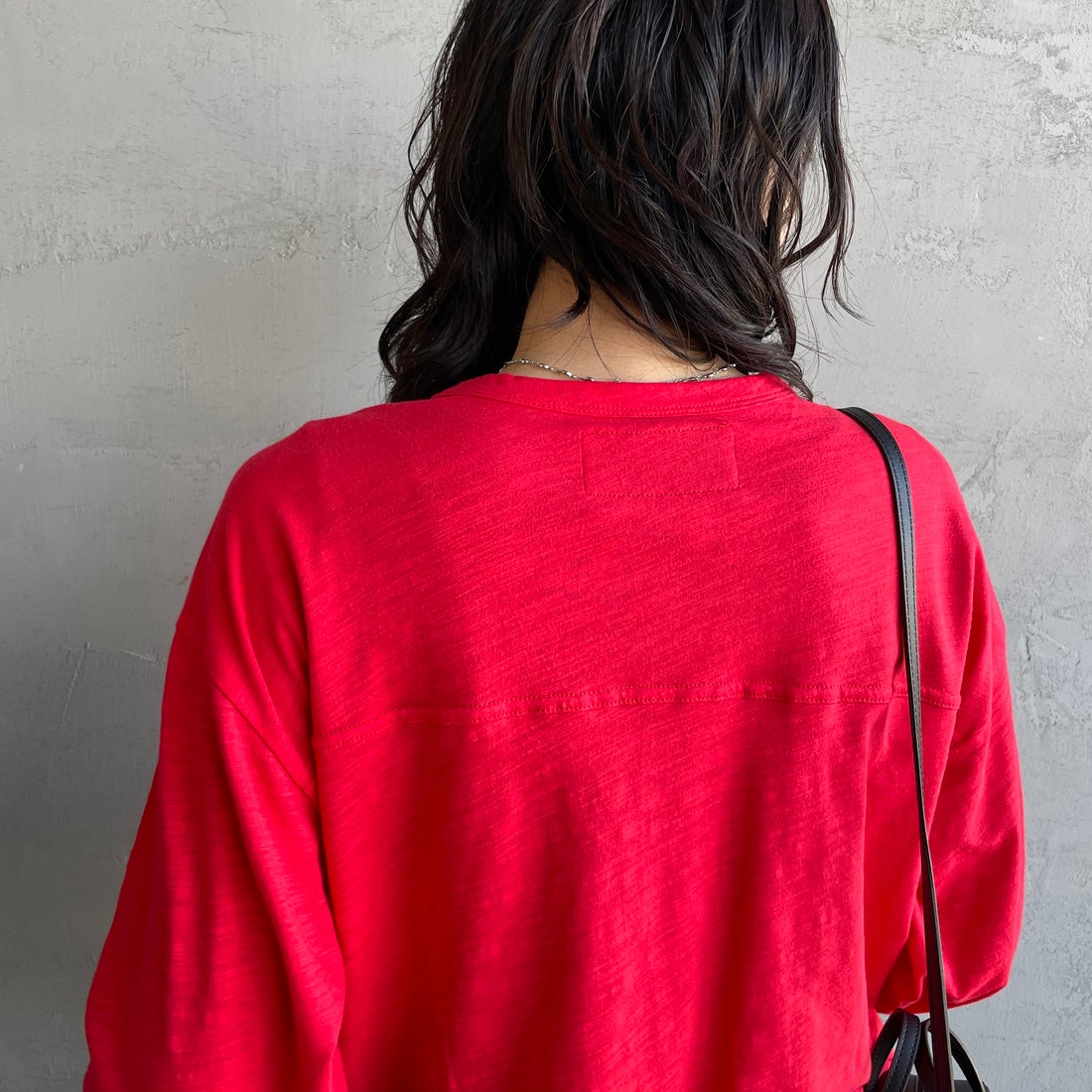 UNIVERSAL OVERALL [ユニバーサルオーバーオール] 別注 スラブカットカーディガン [U2512251IN-JF] RED &&モデル身長：160cm 着用サイズ：F&&