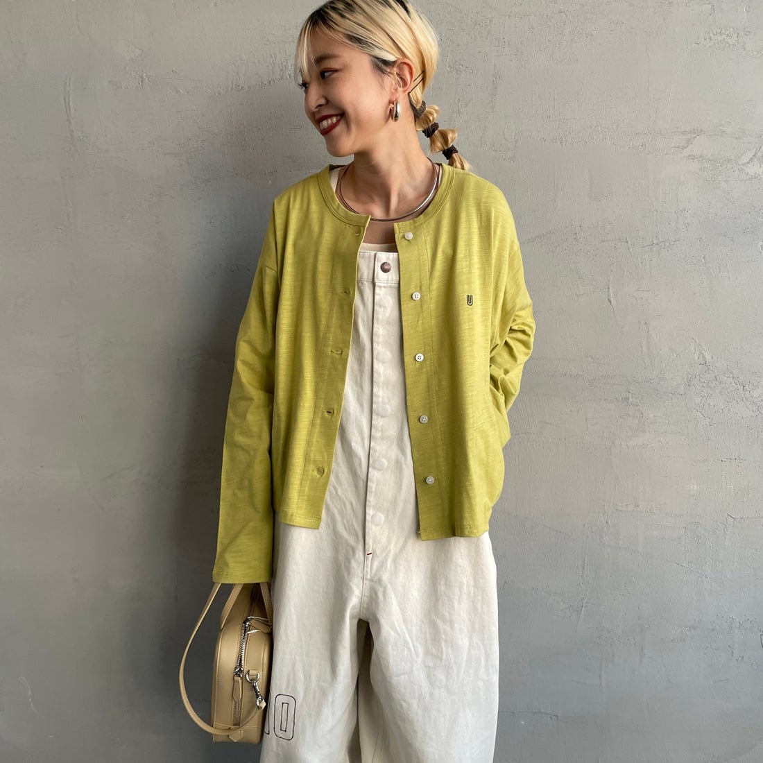 UNIVERSAL OVERALL [ユニバーサルオーバーオール] 別注 スラブカットカーディガン [U2512251IN-JF] PISTACHIO &&モデル身長：150cm 着用サイズ：F&&