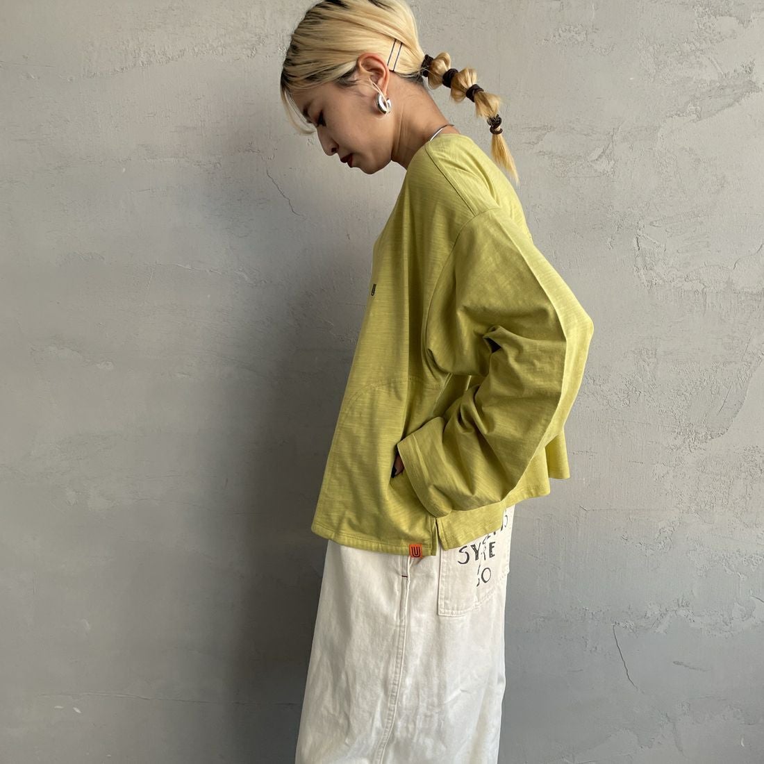 UNIVERSAL OVERALL [ユニバーサルオーバーオール] 別注 スラブカットカーディガン [U2512251IN-JF] PISTACHIO &&モデル身長：150cm 着用サイズ：F&&