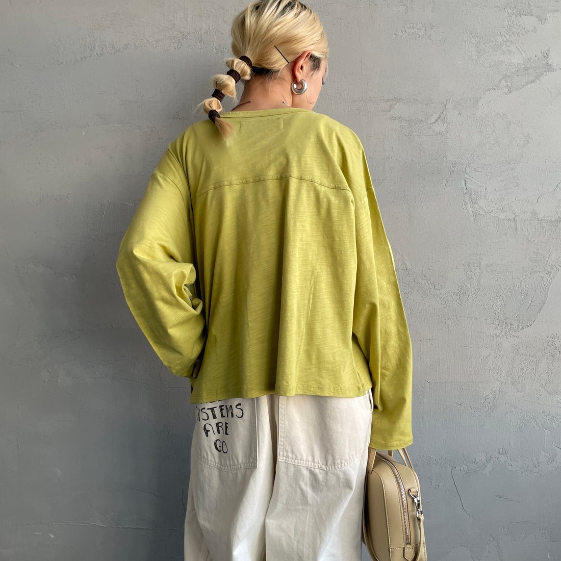 UNIVERSAL OVERALL [ユニバーサルオーバーオール] 別注 スラブカットカーディガン [U2512251IN-JF] PISTACHIO &&モデル身長：150cm 着用サイズ：F&&