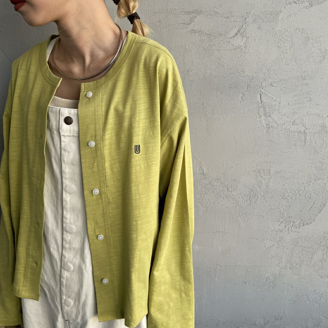 UNIVERSAL OVERALL [ユニバーサルオーバーオール] 別注 スラブカットカーディガン [U2512251IN-JF] PISTACHIO &&モデル身長：150cm 着用サイズ：F&&