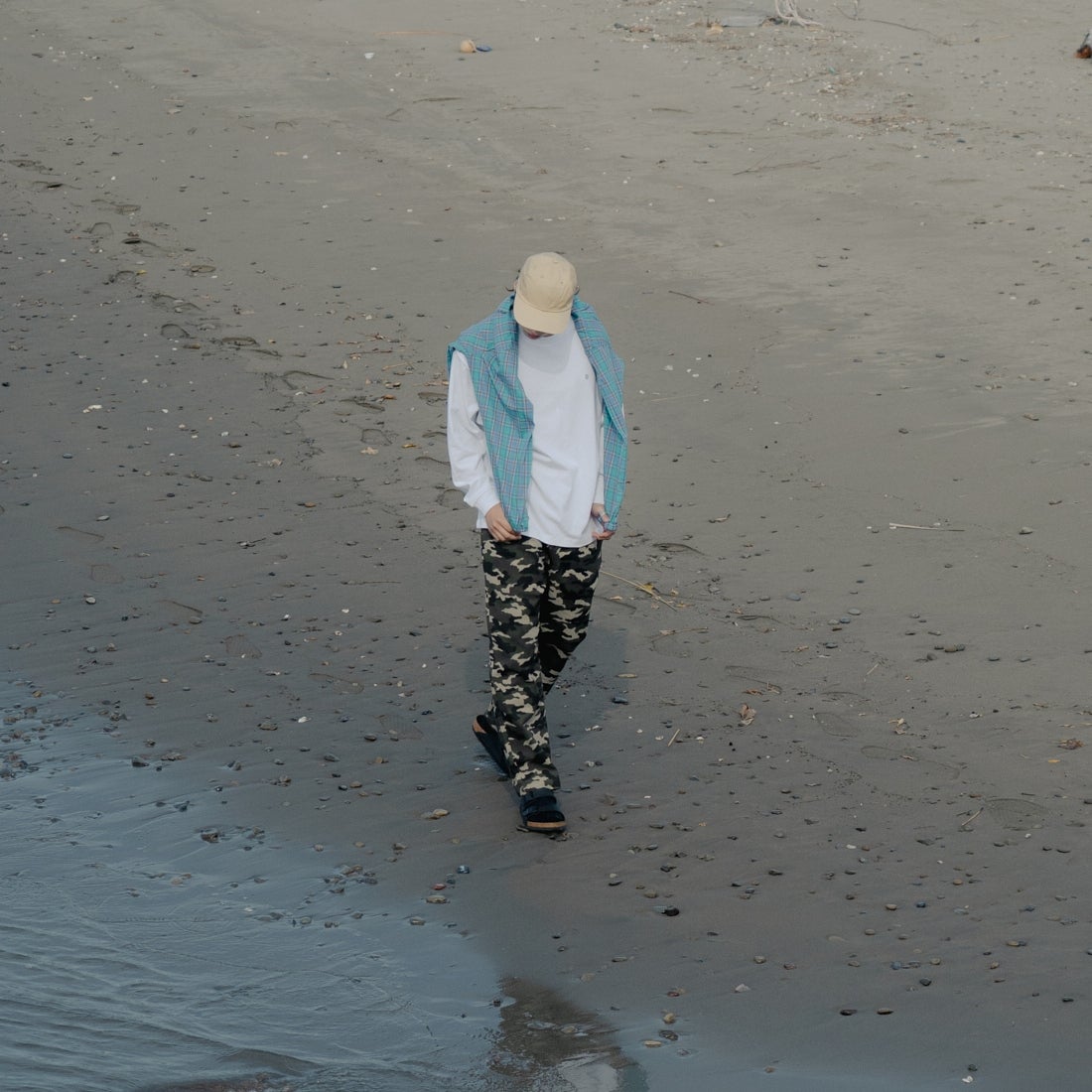 UNIVERSAL OVERALL [ユニバーサルオーバーオール] 別注 シェフパンツ [U2513601IN-JF] WODDLAND C &&モデル身長：179cm 着用サイズ：L&&