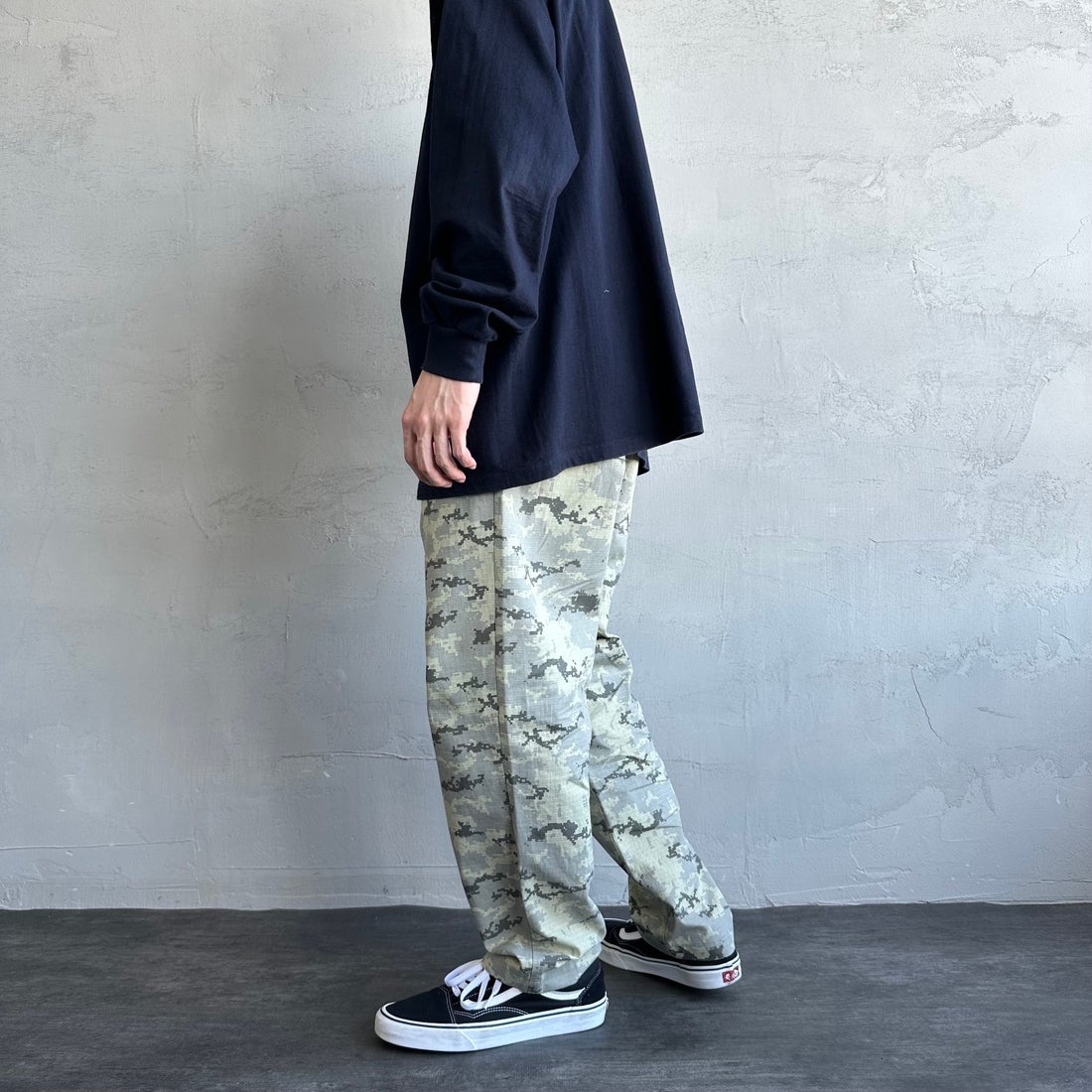 UNIVERSAL OVERALL [ユニバーサルオーバーオール] 別注 シェフパンツ [U2513601IN-JF] DIGITAL CA &&モデル身長：168cm 着用サイズ：L&&