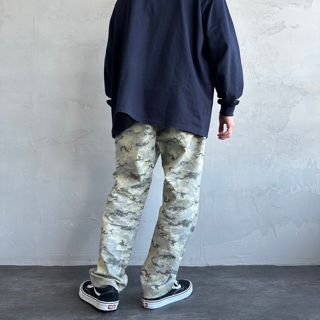 UNIVERSAL OVERALL [ユニバーサルオーバーオール] 別注 シェフパンツ [U2513601IN-JF] DIGITAL CA &&モデル身長：168cm 着用サイズ：L&&