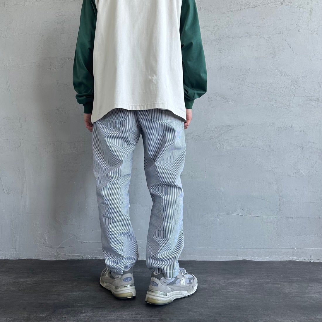 UNIVERSAL OVERALL [ユニバーサルオーバーオール] 別注 シェフパンツ [U2513601IN-JF] HICKORY &&モデル身長：168cm 着用サイズ：S&&