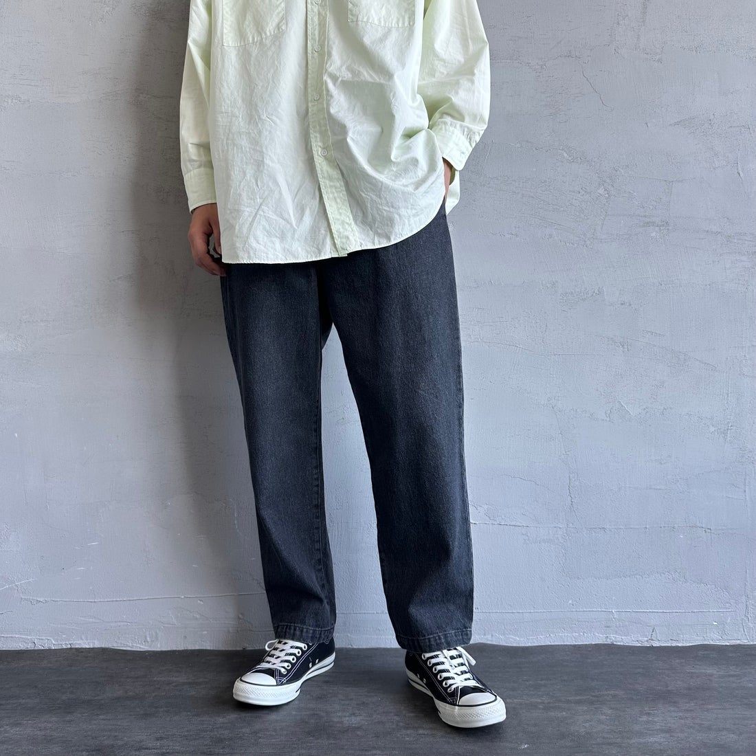 UNIVERSAL OVERALL [ユニバーサルオーバーオール] 別注 シェフパンツ [U2513601IN-JF] BLK DENIM &&モデル身長：179cm 着用サイズ：L&&