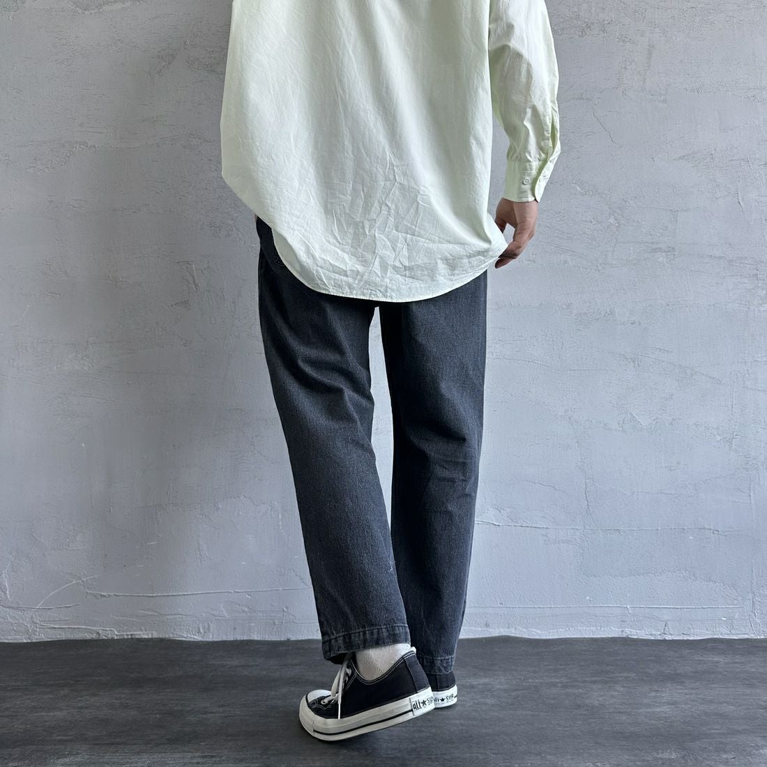 UNIVERSAL OVERALL [ユニバーサルオーバーオール] 別注 シェフパンツ [U2513601IN-JF] BLK DENIM &&モデル身長：179cm 着用サイズ：L&&