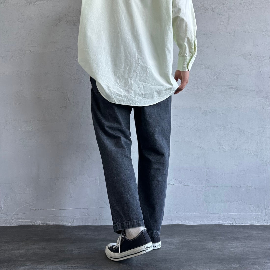 UNIVERSAL OVERALL [ユニバーサルオーバーオール] 別注 シェフパンツ [U2513601IN-JF] BLK DENIM &&モデル身長：179cm 着用サイズ：L&&