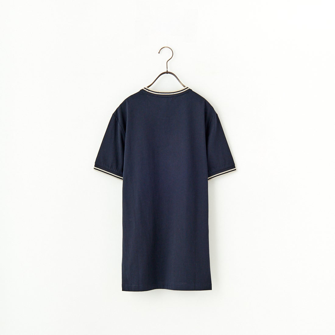 FRED PERRY [フレッドペリー] 別注 ツインティップライン ワンポイントロゴ刺繍Tシャツ [M1588-JF] NVY/OAT