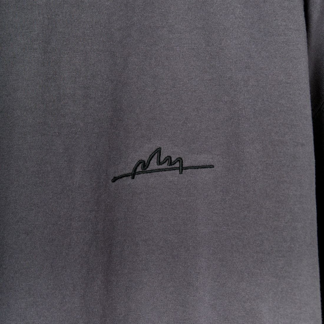 MANHATTAN PORTAGE [マンハッタンポーテージ] 別注 手描き風ロゴ バックプリントTシャツ [25SSMP-IN63-JF] CHARCOAL