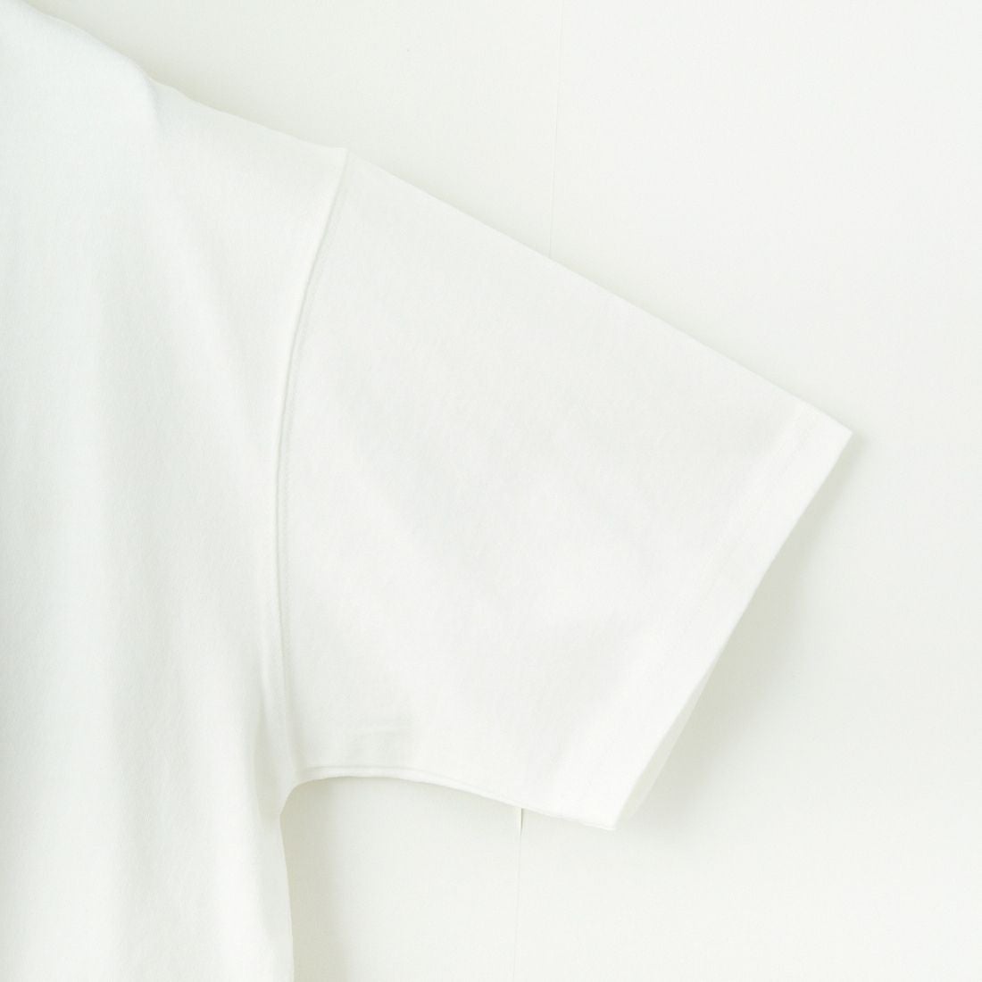 MANHATTAN PORTAGE [マンハッタンポーテージ] 別注 ランダムロゴ バックプリントTシャツ [25SSMP-IN66-JF] WHITE