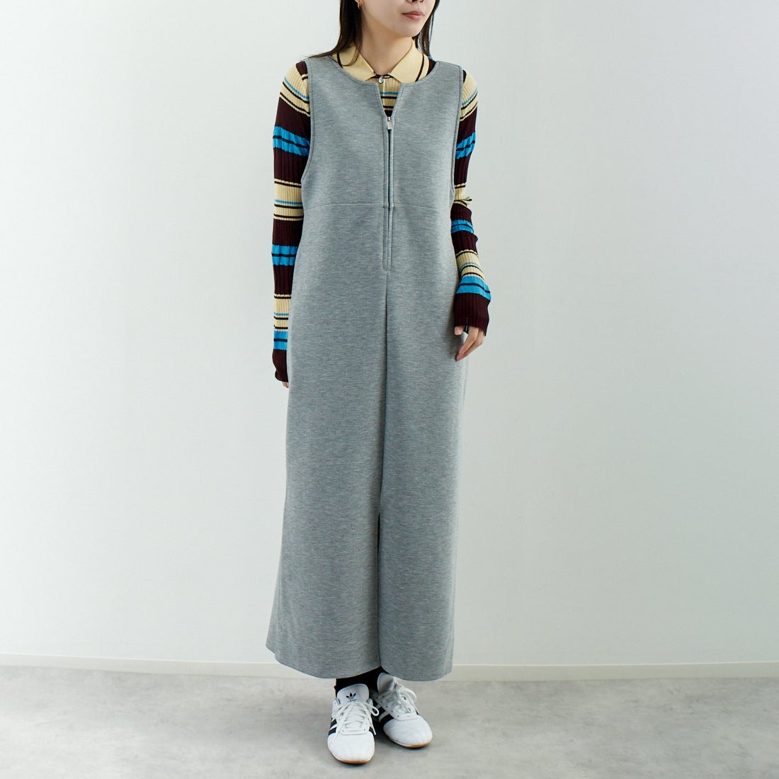 Maison de L'allure [メゾン ドゥ ラリュール] 2WAYダンボールニットジャンスカ [M24142019] 07 GRAY &&モデル身長：167cm 着用サイズ：F&&