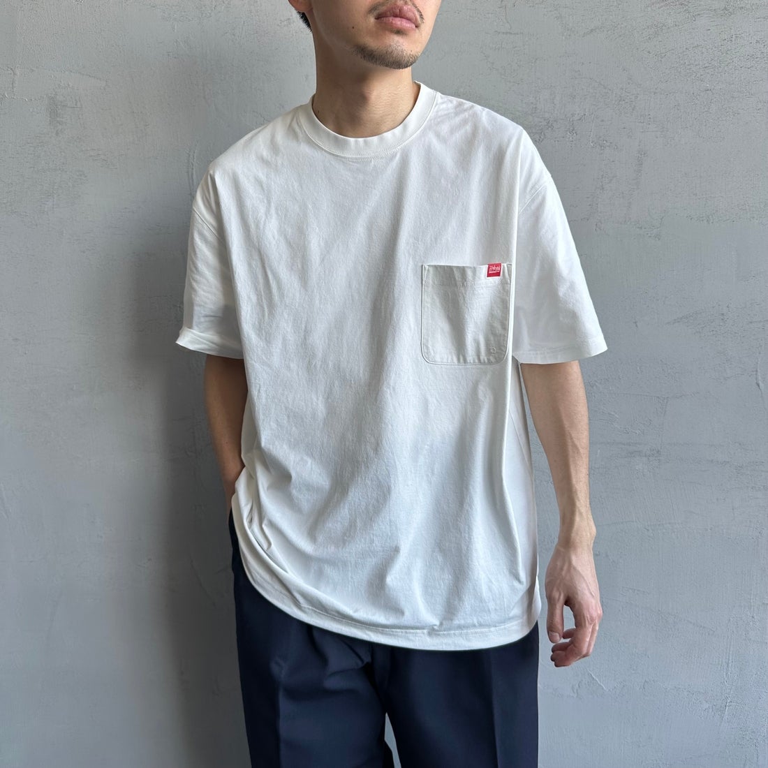 MANHATTAN PORTAGE [マンハッタンポーテージ] 別注 メッシュ切替 バックプリントTシャツ [25SSMP-IN65-JF] WHITE &&モデル身長：168cm 着用サイズ：L&&