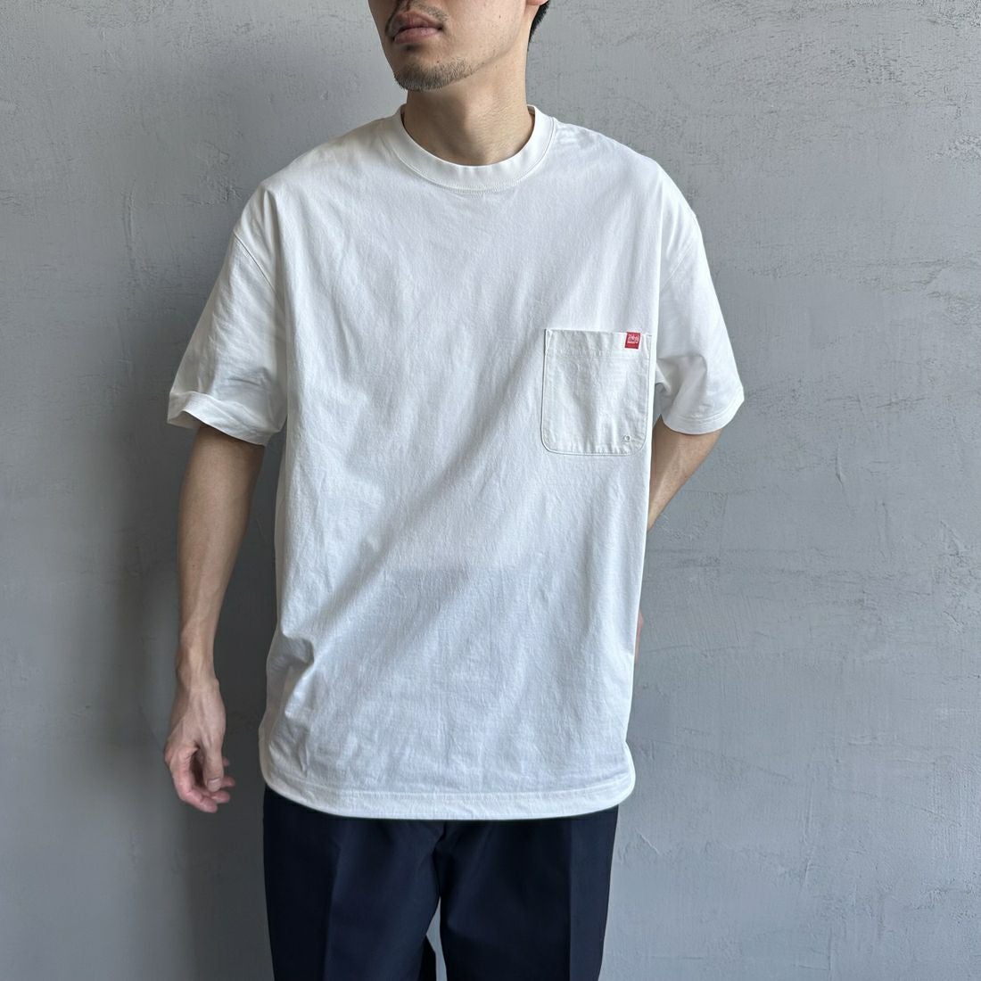 MANHATTAN PORTAGE [マンハッタンポーテージ] 別注 メッシュ切替 バックプリントTシャツ [25SSMP-IN65-JF] WHITE &&モデル身長：168cm 着用サイズ：L&&