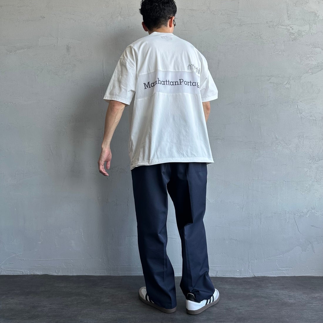 MANHATTAN PORTAGE [マンハッタンポーテージ] 別注 メッシュ切替 バックプリントTシャツ [25SSMP-IN65-JF] WHITE &&モデル身長：168cm 着用サイズ：L&&
