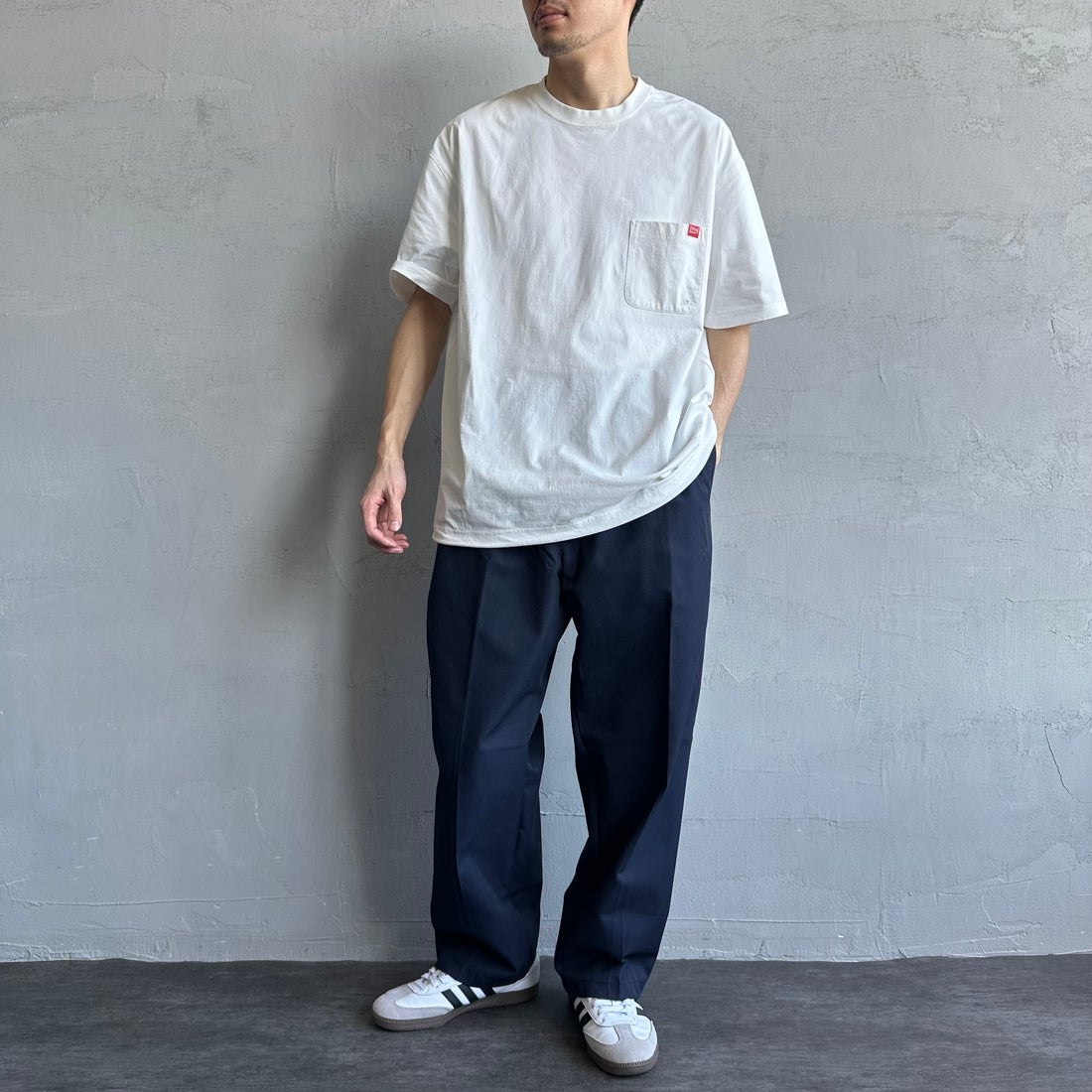 MANHATTAN PORTAGE [マンハッタンポーテージ] 別注 メッシュ切替 バックプリントTシャツ [25SSMP-IN65-JF] WHITE &&モデル身長：168cm 着用サイズ：L&&
