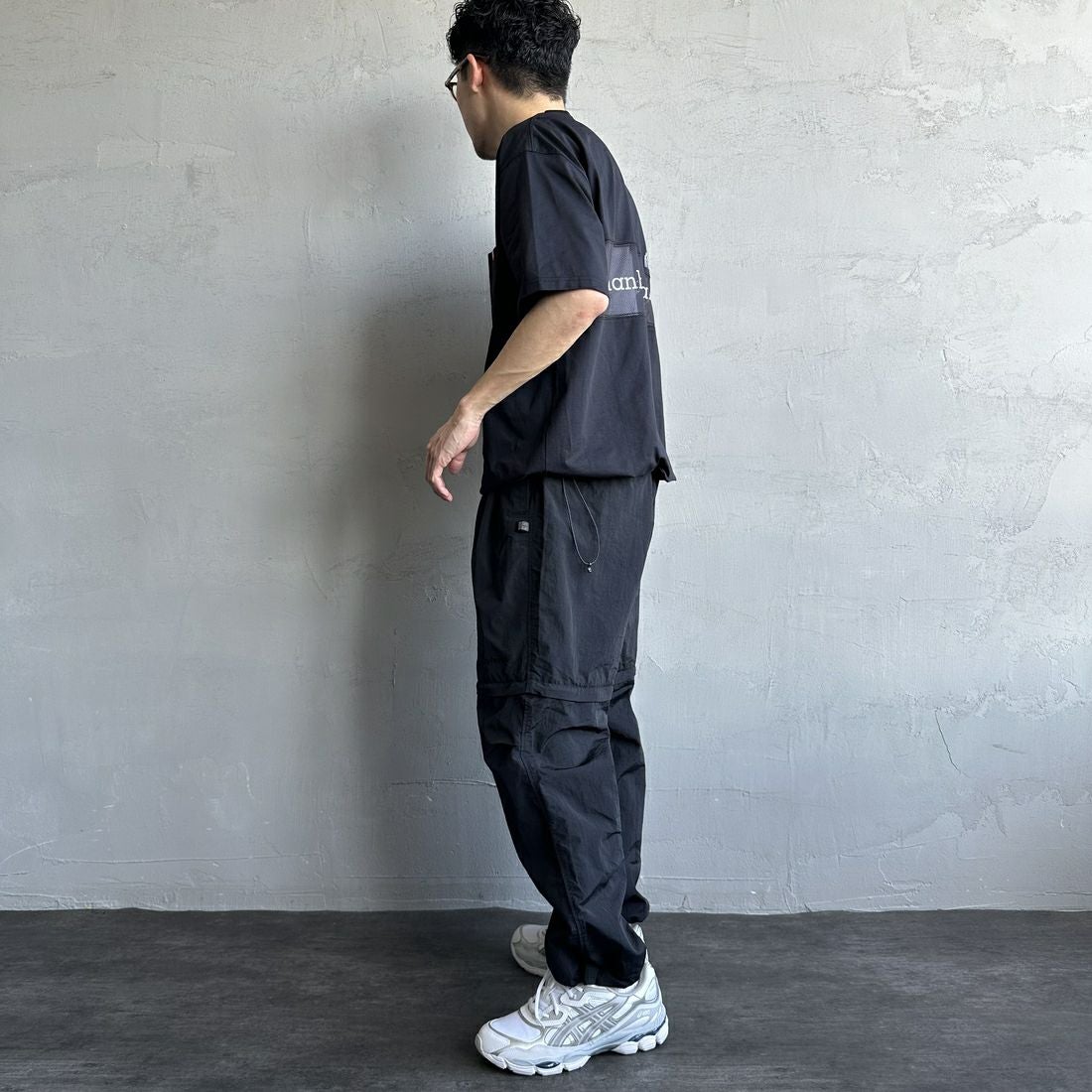MANHATTAN PORTAGE [マンハッタンポーテージ] 別注 メッシュ切替 バックプリントTシャツ [25SSMP-IN65-JF] BLACK &&モデル身長：168cm 着用サイズ：L&&