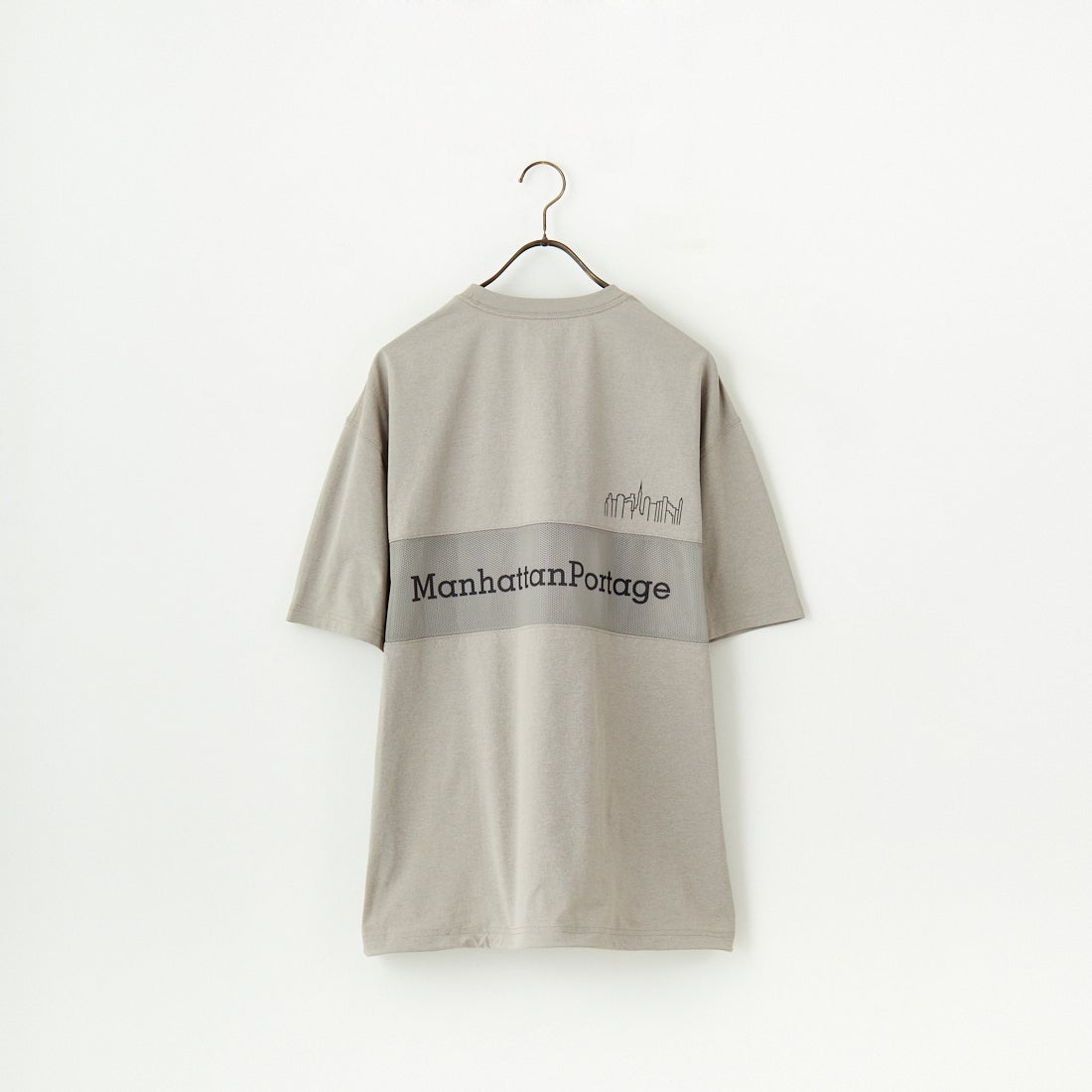 MANHATTAN PORTAGE [マンハッタンポーテージ] 別注 メッシュ切替 バックプリントTシャツ [25SSMP-IN65-JF] GREIGE