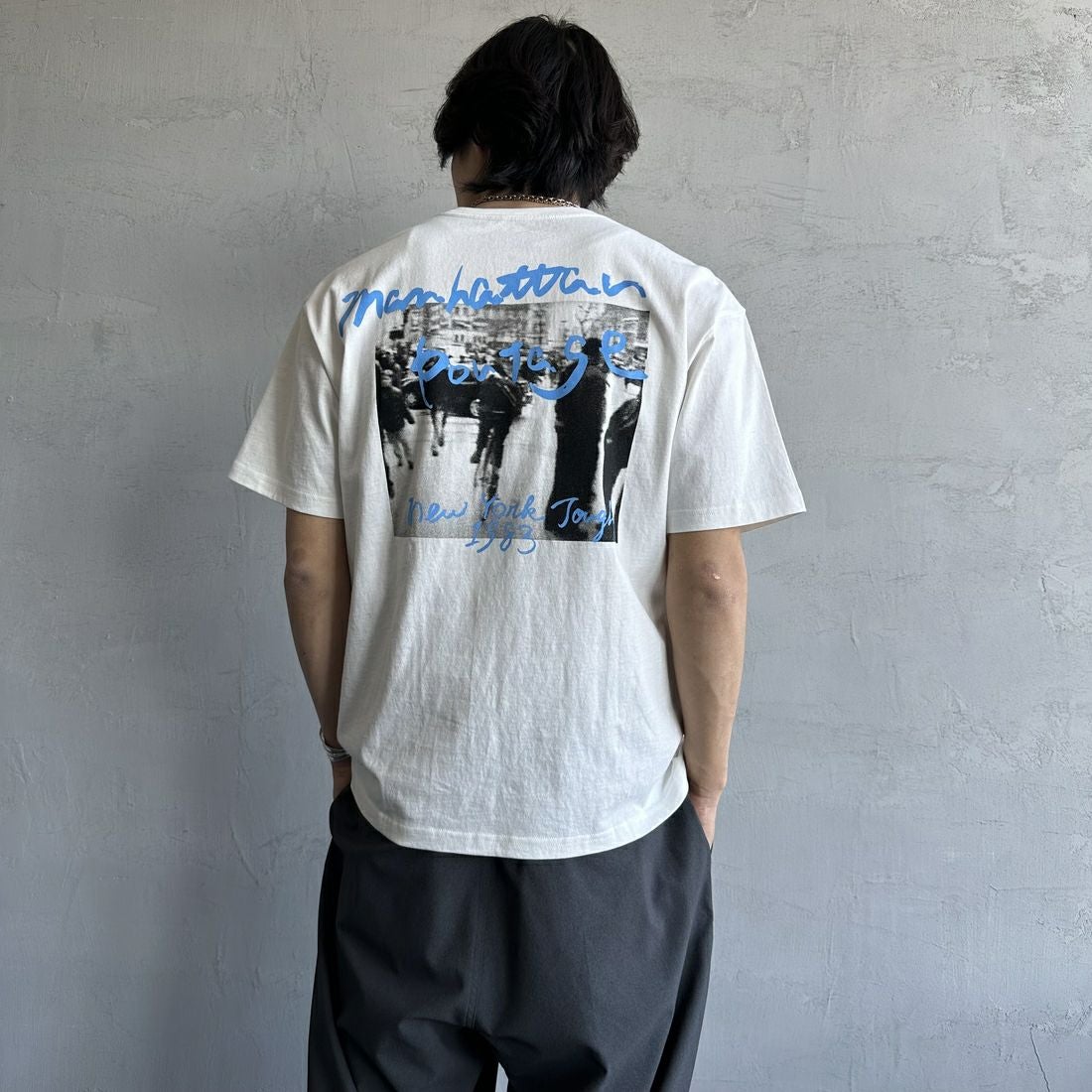 MANHATTAN PORTAGE [マンハッタンポーテージ] 別注 バックフォトプリントTシャツ [25SSMP-IN67-JF] WHITE &&モデル身長：179cm 着用サイズ：L&&