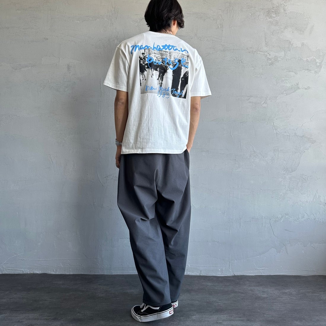 MANHATTAN PORTAGE [マンハッタンポーテージ] 別注 バックフォトプリントTシャツ [25SSMP-IN67-JF] WHITE &&モデル身長：179cm 着用サイズ：L&&