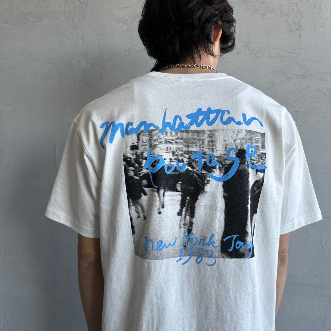 MANHATTAN PORTAGE [マンハッタンポーテージ] 別注 バックフォトプリントTシャツ [25SSMP-IN67-JF] WHITE