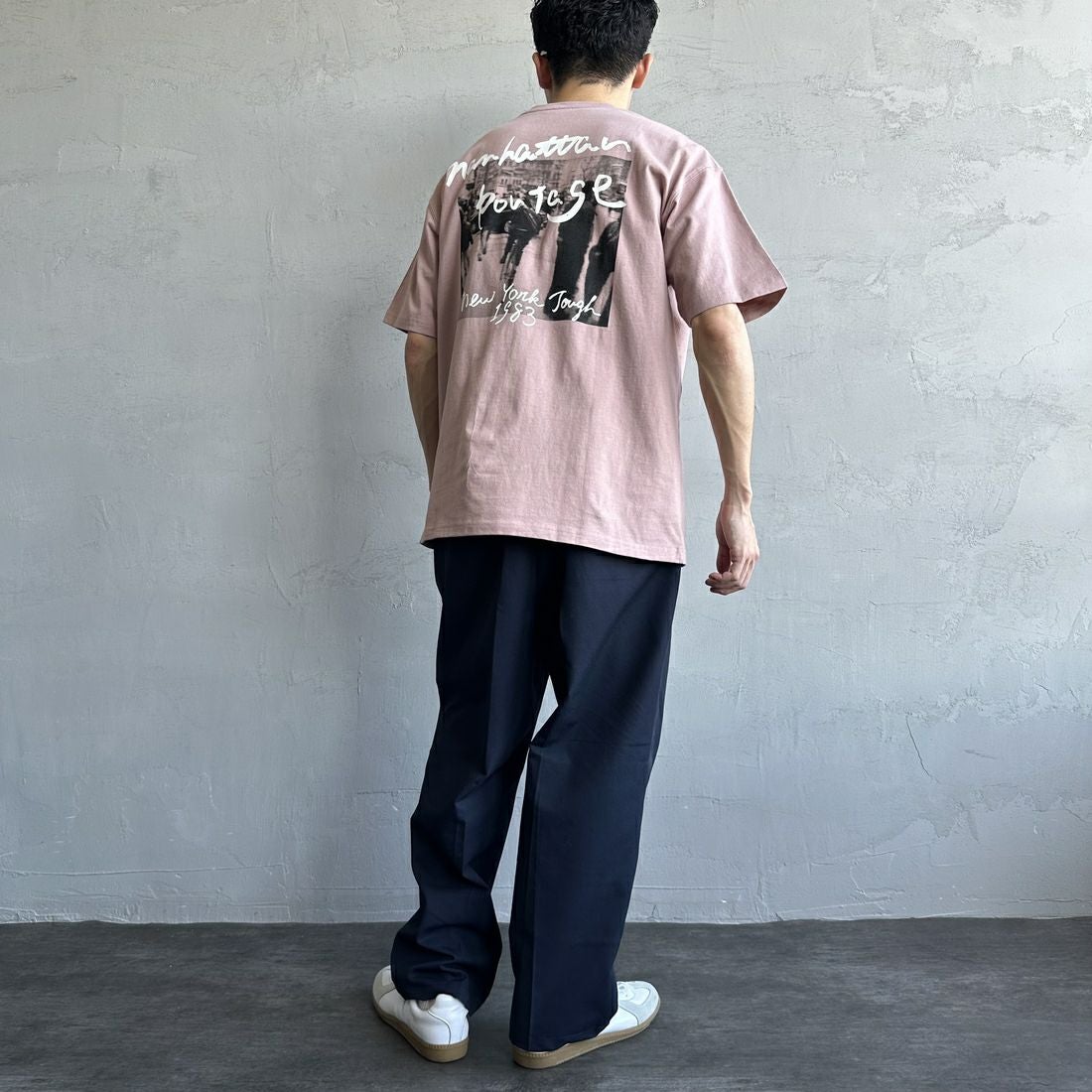 MANHATTAN PORTAGE [マンハッタンポーテージ] 別注 バックフォトプリントTシャツ [25SSMP-IN67-JF] PINK &&モデル身長：168cm 着用サイズ：L&&