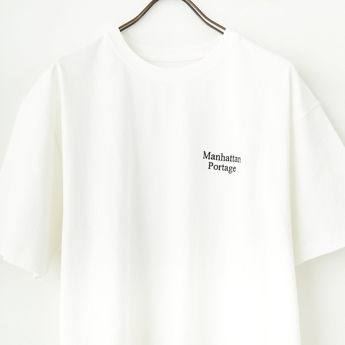 MANHATTAN PORTAGE [マンハッタンポーテージ] 別注 バックフォトプリントTシャツ [25SSMP-IN67-JF] WHITE