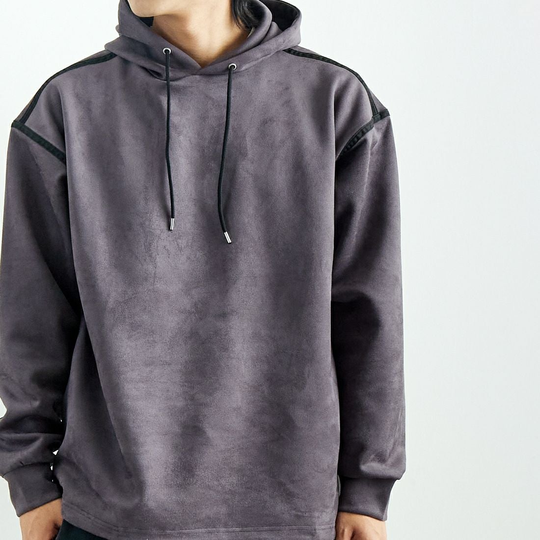 SLICK [スリック] ストレッチフェイクスエードプルパーカー [5155921] 720 COAL B &&モデル身長：179cm 着用サイズ：2&&