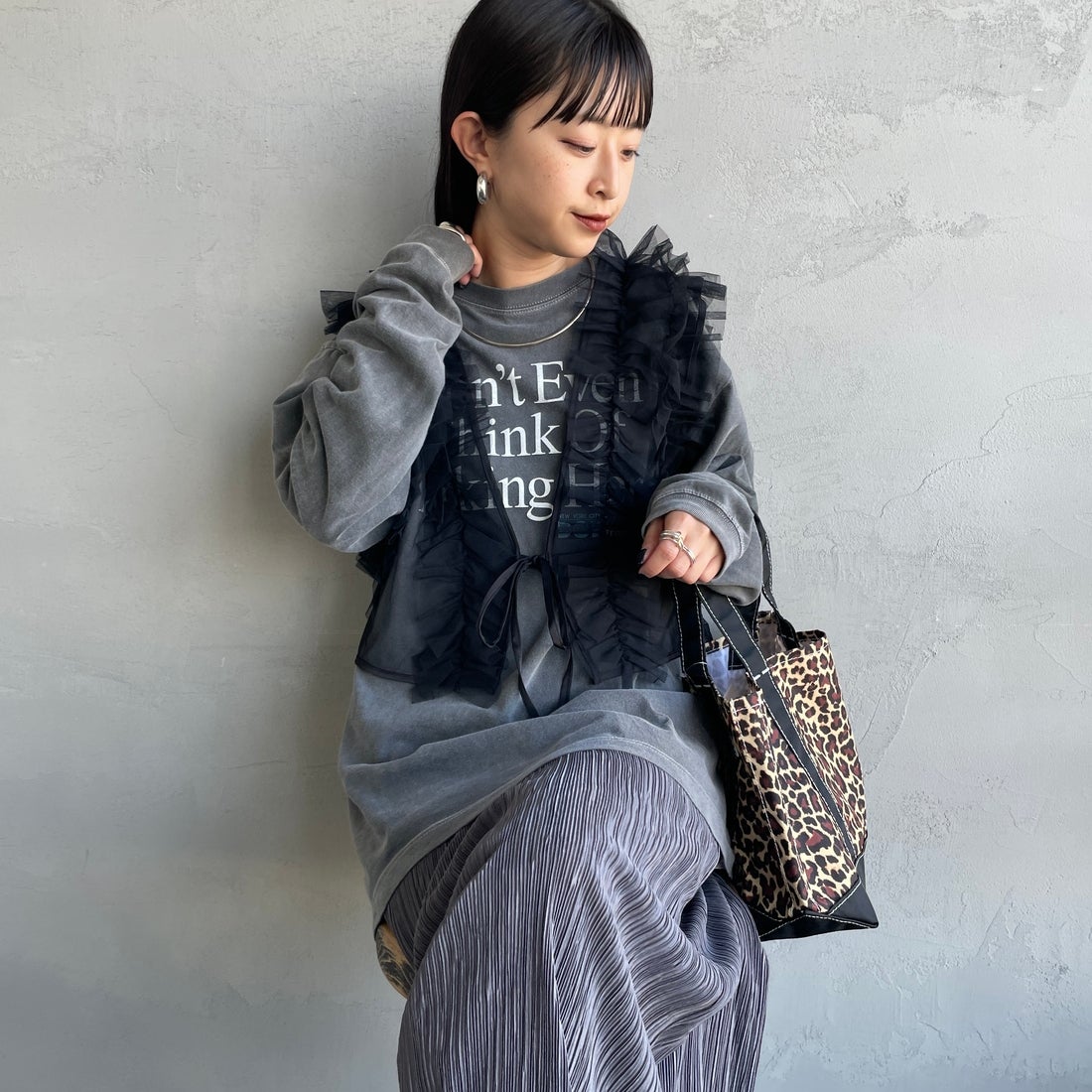 nenom [ネノム] 2WAY チュールフリルベスト [NE24122032] 09 BLACK &&モデル身長：150cm 着用サイズ：F&&