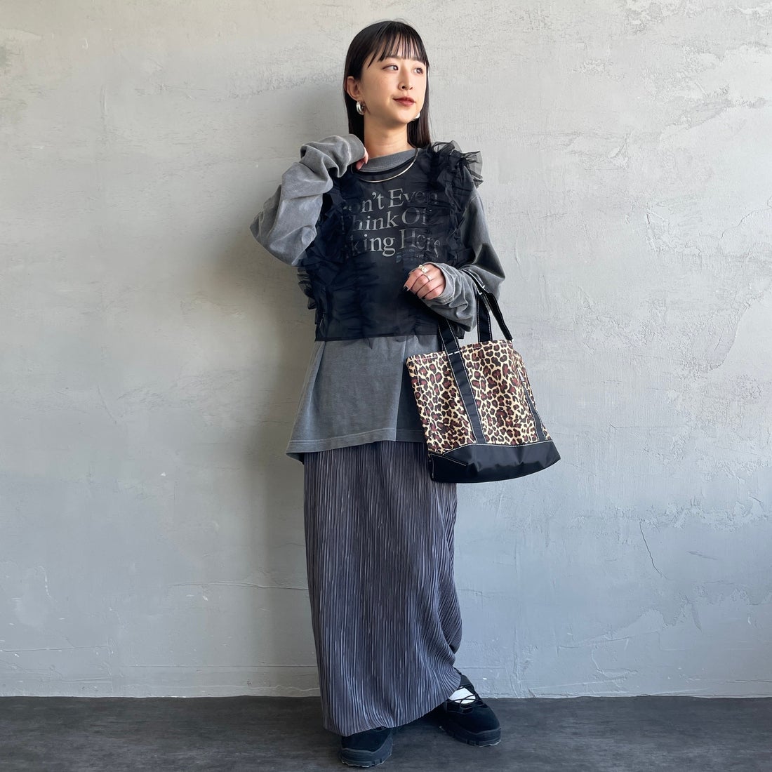 nenom [ネノム] 2WAY チュールフリルベスト [NE24122032] 09 BLACK &&モデル身長：150cm 着用サイズ：F&&