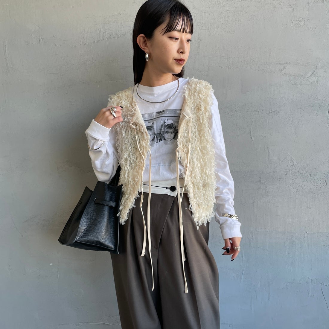 nenom [ネノム] 2WAY チュールフリルベスト [NE24122032] 21 IVORY&&モデル身長：150cm 着用サイズ：F&&