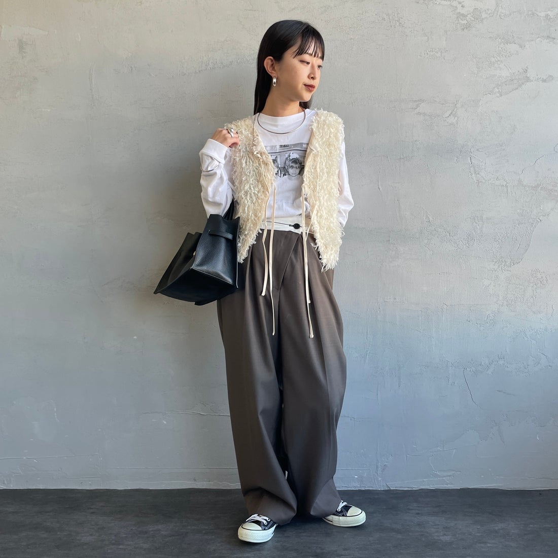 nenom [ネノム] 2WAY チュールフリルベスト [NE24122032] 21 IVORY&&モデル身長：150cm 着用サイズ：F&&