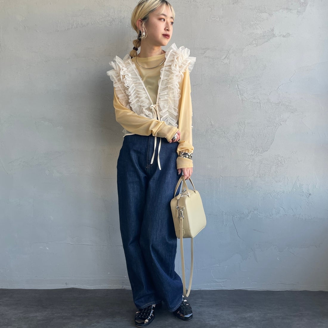 nenom [ネノム] 2WAY チュールフリルベスト [NE24122032] 21 IVORY&&モデル身長：150cm 着用サイズ：F&&