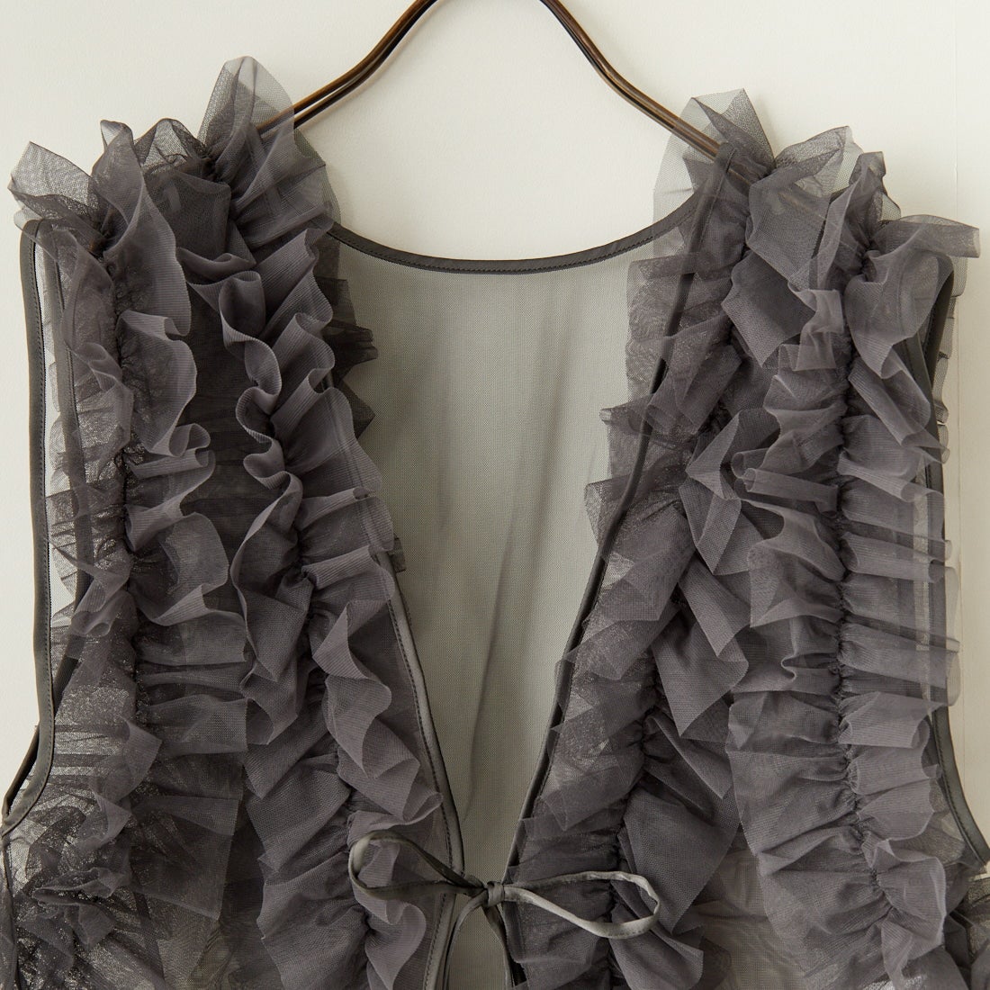 nenom [ネノム] 2WAY チュールフリルベスト [NE24122032] 08 CHARCOA