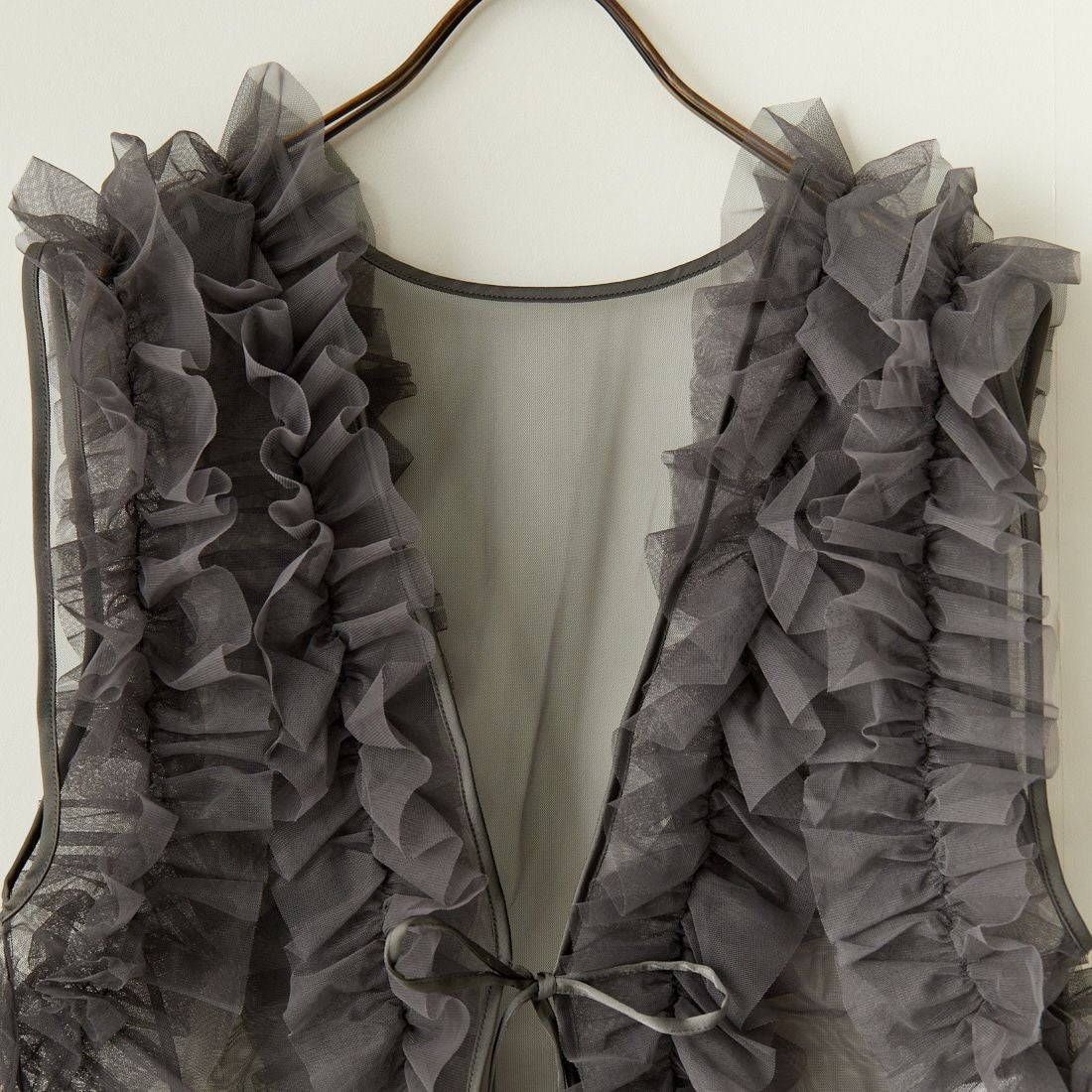 nenom [ネノム] 2WAY チュールフリルベスト [NE24122032] 08 CHARCOA