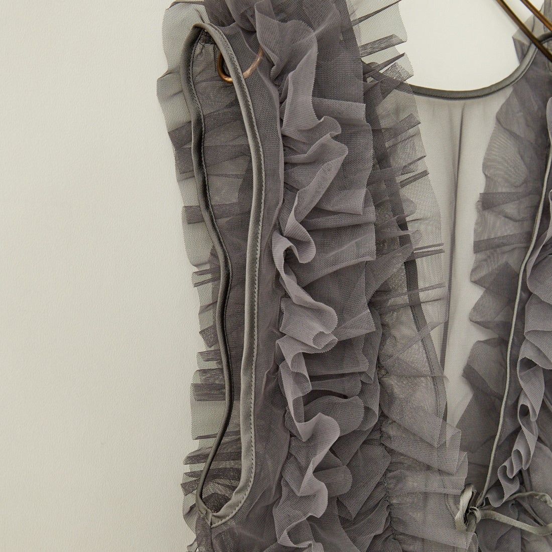 nenom [ネノム] 2WAY チュールフリルベスト [NE24122032] 08 CHARCOA