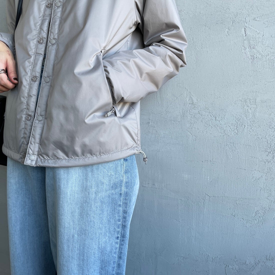 DANTON [ダントン] インサレーションノーカラージャケット [DT-A0632SNT] TAUPE &&モデル身長：158cm 着用サイズ：M&&